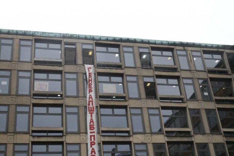 SRBIJA PALARISANA NAKON STRAVIČNE TRAGEDIJE NA FILOZOFSKOM! ĐOKIĆU, SINANI - ruke su vam krvave! Šta studenti rade u zlo doba noći na fakultetu?