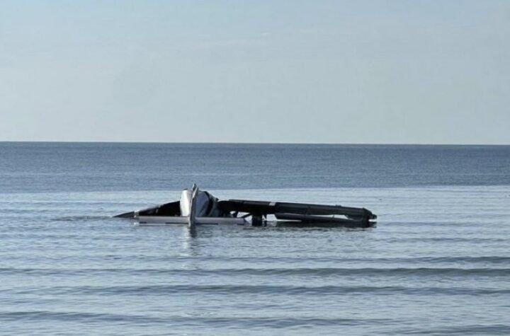 SRUŠIO SE AVION U REKU: Pilot i jedan putnik izveli ČUDO