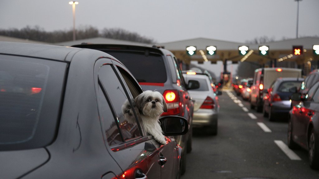 STANJE NA GRANICAMA TOKOM VEČERI: Bez gužvi za automobile na granicama, kamioni čekaju satima