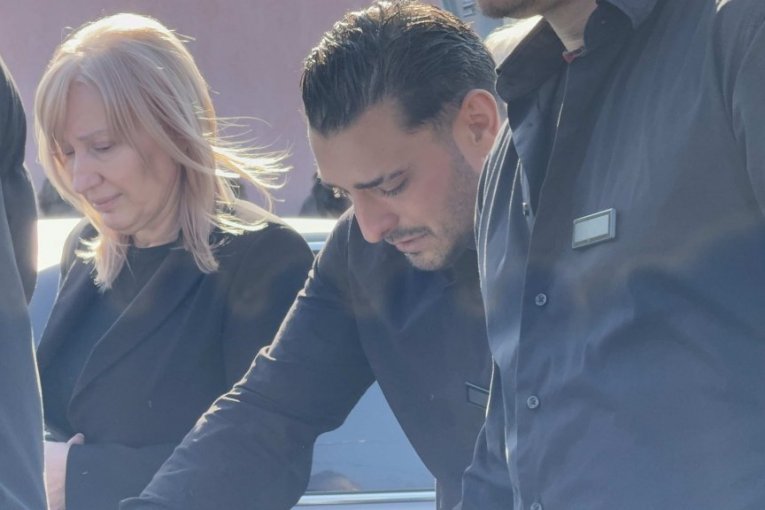 SVE DARKOVE BIVŠE SU TOKOM DANA ŽALOSTI URADILE ISTU STVAR! Ovo bi retko ko uradio za devera! (GALERIJA)