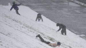 SVE JE ZAVEJANO! Sneg i dalje pada, temperatura -1°C: U ovim delovima Srbije ZIMA se ne predaje