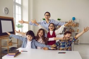 SVEČARSKI! KONAČNO SVI NA OKUPU! Evo koji dani ŠKOLSKOG RASPUSTA se poklapaju sa neradnim danima!