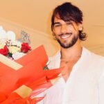 Slavlje kod Gudelja! Dragi podelio radost, pokazao devojku, na krevetu oko nje latice ruža: Blagoslov je moj!