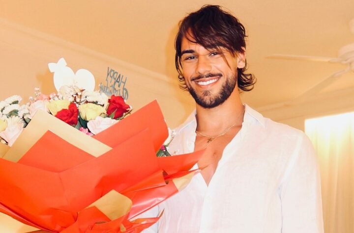 Slavlje kod Gudelja! Dragi podelio radost, pokazao devojku, na krevetu oko nje latice ruža: Blagoslov je moj!