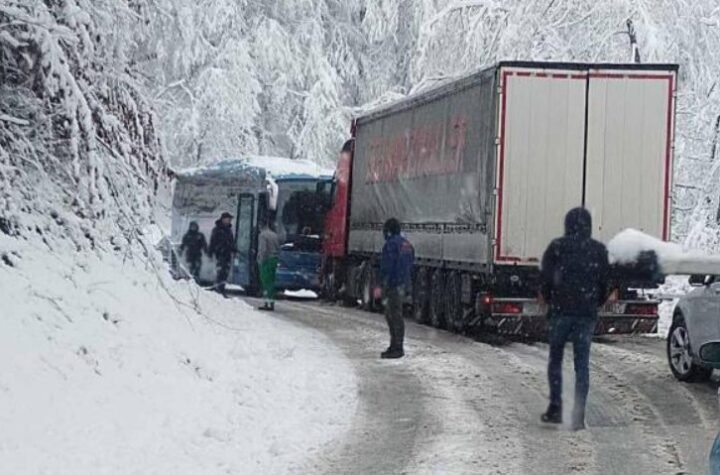 Sneg prekrio i puteve: Bez zimske opreme ne krećite ka ovim delovima Srbije