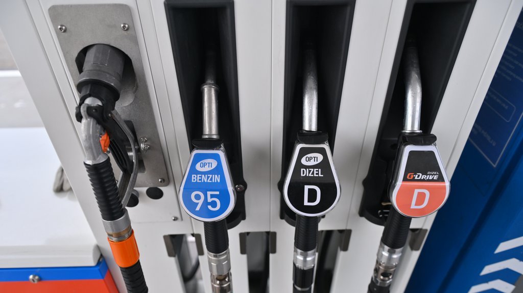 Srbija obezbeđena, Hrvati u problemu: Panika u komšiluku zbog nestašice goriva