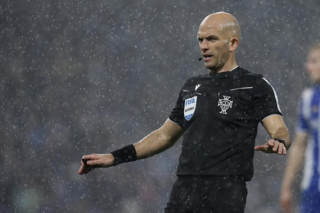 Sudija iz komšiluka deli pravdu na utakmici Španije i Srbije (Foto)