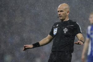 Sudija iz komšiluka deli pravdu na utakmici Španije i Srbije (Foto)