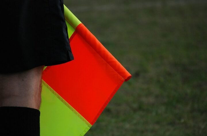 TRENER FIZIČKI NAPAO DEVOJČICU (17) NA TERENU! Lupio joj nekoliko šamara, pa je udario pesnicom - isplivali jezivi detalji!