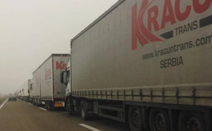 Teretnjaci čekaju sat vremena na izlazu iz Srbije na Batrovcima