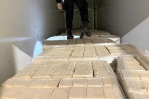 U tovarnom delu kamiona umesto prijavljenih cigareta nađeno BAŠ OVO: Policija odmah reagovala