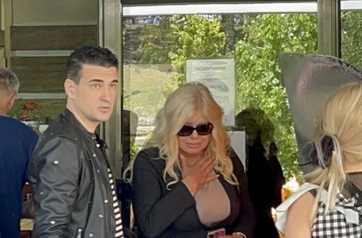 "UDARAO JE U AUTO, POSTOJE KAMERE"! Napadnuta pevačica otkrila STRAVIČNE DETALJE - Tada je MOGLO DA BUDE KOBNO!