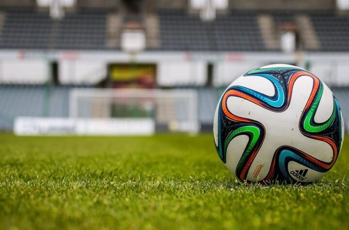 UEFA REAGOVALA ZBOG SKANDALOZNOG POTEZA POZNATOG FUDBALERA: Nasrnuo na dečaka koji skuplja lopte! Evo kakva ga kazna čeka