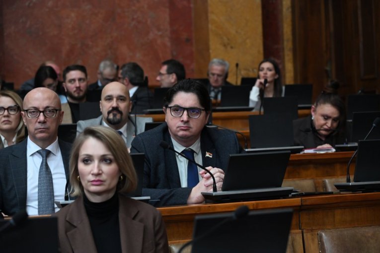 UGLJEŠA MRDIĆ PRAVO U METU! Glasači na izborima neka podrže najbolju politiku, verujem u pobedu SNS!