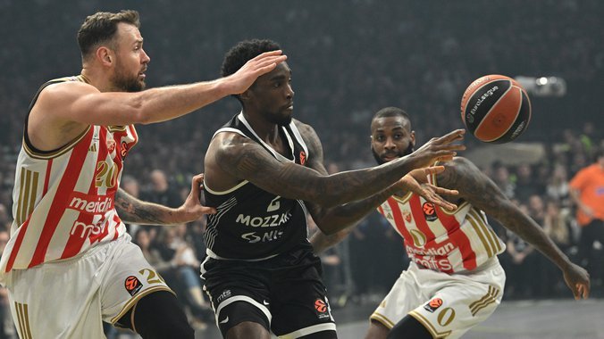 UŽIVO! CRVENA ZVEZDA - PARTIZAN: Spektakl u Areni, velika bitka na parketu - Crno-beli vode na poluvremenu