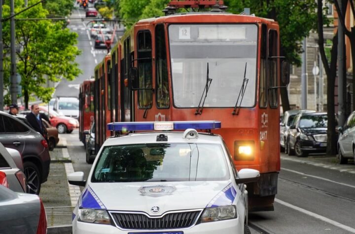 Udes u Vojvode Stepe: Obustavljen tramvajski saobraćaj