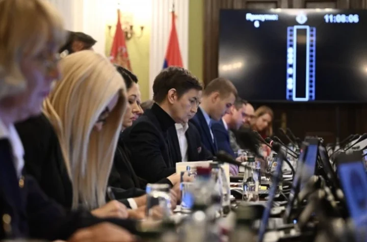 VLADAN ĐOKIĆ NIJE SMEO DA POGLEDA BRNABIĆEVU U OČI: Rektore, ko je u Kapetan-Mišinom zdanju?