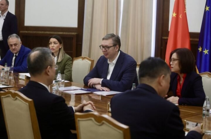 VUČIĆ SA DELEGACIJOM IZ KINE I PREDSEDNIKOM HBIS-a: Sadržajan razgovor o saradnji (FOTO)