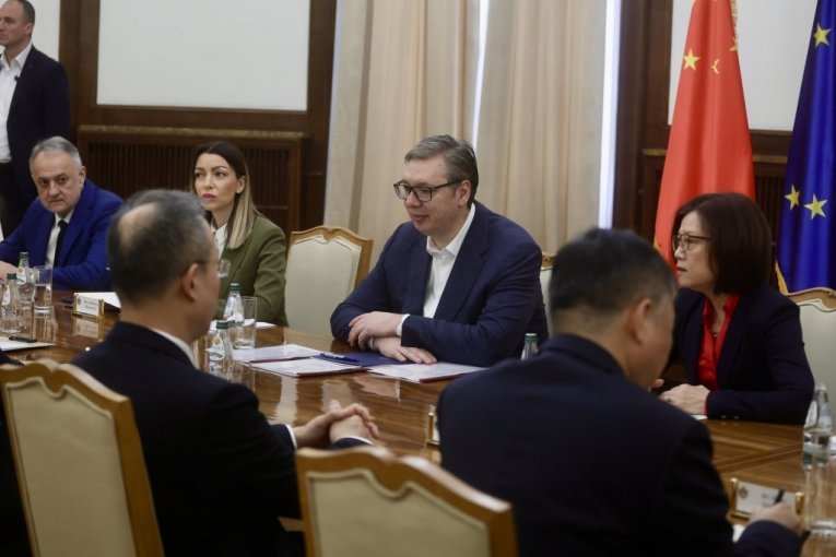 VUČIĆ SA DELEGACIJOM IZ KINE I PREDSEDNIKOM HBIS-a: Sadržajan razgovor o saradnji (FOTO)