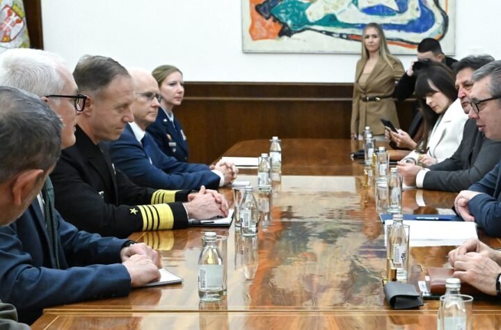 VUČIĆ SE SASTAO SA KOMANDANTOM NATO: Insistirao sam na poštovanju Sporazuma iz Kumanova i Rezolucije 1244 (FOTO)