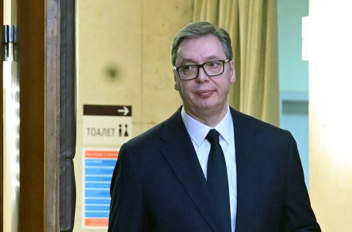 Vučić sa damama u Krnjači povodom 8. marta: Žene su te koje drže naše društvo i državu