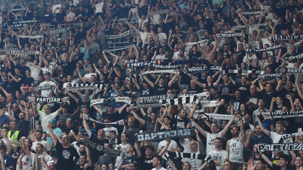 Zvezda se oglasila uoči derbija: Tiče se navijača Partizana