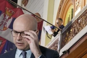 'DA NIJE SMEŠNO, BILO BI TRAGIČNO!' Vučević o potezima blokadera: Neprihvatljivo je da idete po drugim državama i pljujete sopstveni narod!