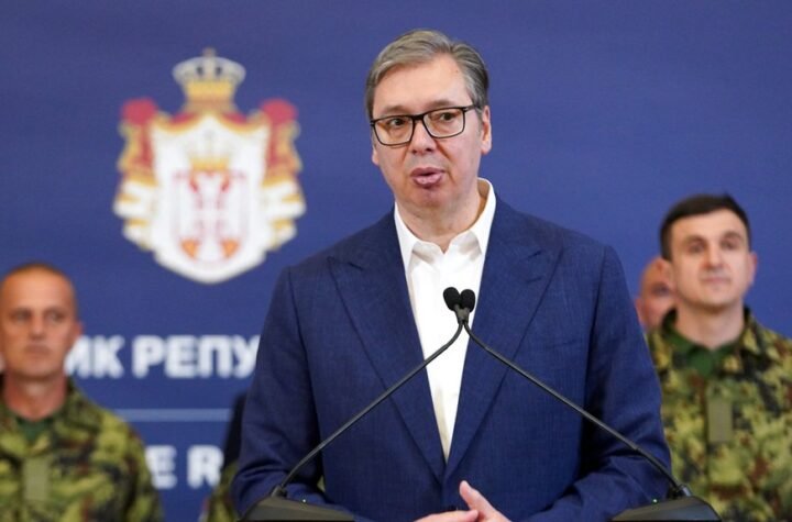 'LJUDI ČESTITOG SRCA, VELIKO BLAGO DRŽAVE SRBIJE' Vučić zahvalio našoj vojsci: Nijednog trenutka niste doveli u pitanje snagu naše zastave, čast imena