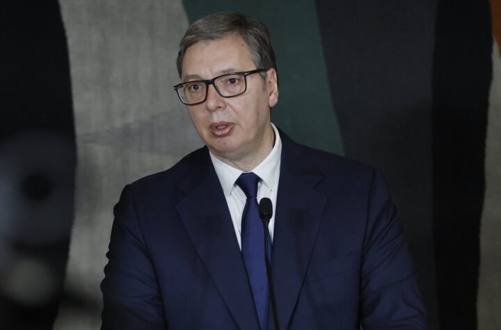 'MI ŽELIMO MIR I STABILNOST' Vučić poslao jasnu poruku: Jačamo odbrambene potencijale, da nikome ne bi palo na pamet da smo laka meta (FOTO)