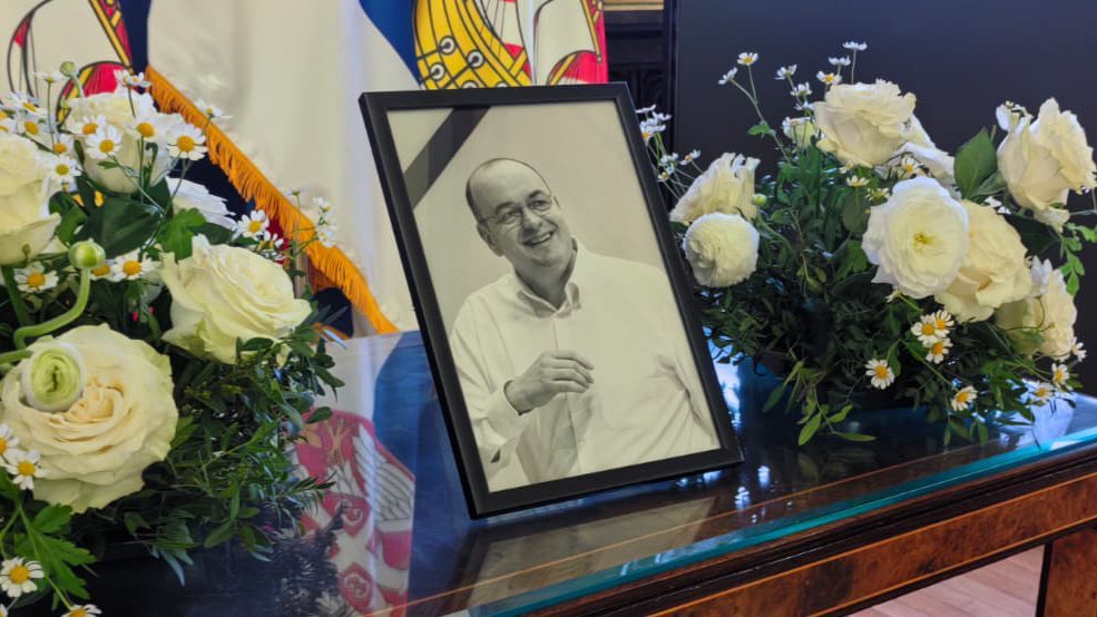 'NA UMRLICI ZA DUŠKA VUJOŠEVIĆA MEĐU OŽALOŠĆENIMA NALAZI SE I DRUGARICA ŽUTA' Bila je verna prijateljica slavnog trenera i stanovnica njegove kuće!