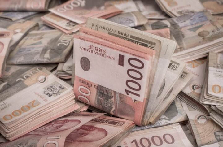 8.100 DINARA DANAS LEŽE NA RAČUNE: Evo ko ima prava na ovu pomoć