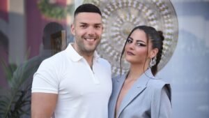 APOLON SA ZVEZDARE I NJEGOVA BOGINJA! Njihovi pogledi i osmesi govore više od reči (FOTO)