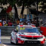 AUTOMOBIL IZLETEO SA STAZE I UBIO MLADIĆA (25): Jezive scene, auto se prevrtao i uleteo u publiku, trka odmah prekinuta