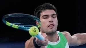 Alkaraz dva dana nakon poraza u finalu Monte Karla izašao na teren i pobedio, ali doživeo povredu