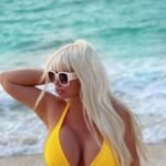 BEZ KOČNICA! DARA BUBAMARA NASKOČILA NA 20 GODINA MLAĐEG NASRED ULICE! Obesila mu se oko vrata, PAO I JAVNI...