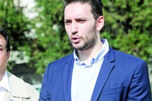 BLOKADERI SE "POKLAŠE" MEĐUSOBNO! Neviđeni rat u redovima opozicije - "časte se" najsočnijim uvredama i psovkama! (FOTO)