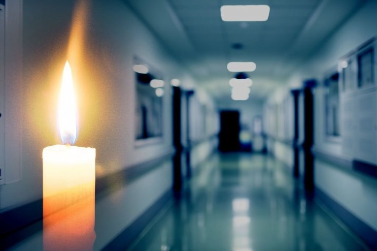 BOLEST POKOSILA POZNATOG GLUMCA! Završio u bolnici, lekari saopštili porodici STRAVIČNE vesti!