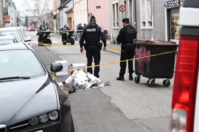 BRAČNI PAR PRONAĐEN MRTAV U STANU: Komšije zvale policiju, među uhapšenima i NJIHOVA UNUKA!