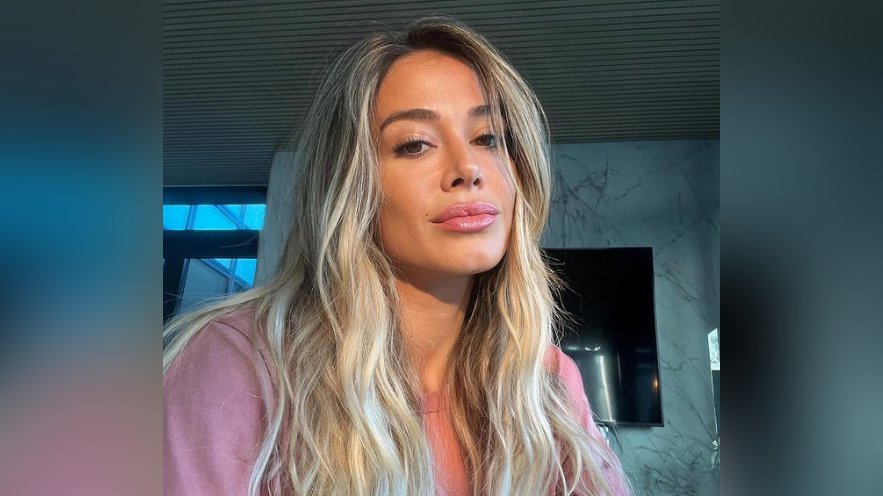 BROJI SITNO DO POROĐAJA! Najlepša voditeljka u izdanju koje obara sa nogu: Trudna 'zapalila' teniski teren (FOTO)