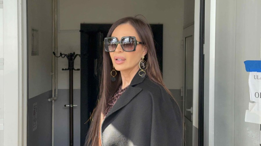 CECI HITNO DOSTAVLJENO PISMO! Pevačica u suzama, REČI MAJKE je pogodile DO SRŽI!