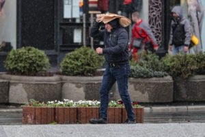 DANAS OBLAČNO I TMURNO, KIŠA ĆE DA PLJUŠTI CEO DAN: Ovde će VEJATI SNEG, a ni hladan VETAR nas neće zaobići!