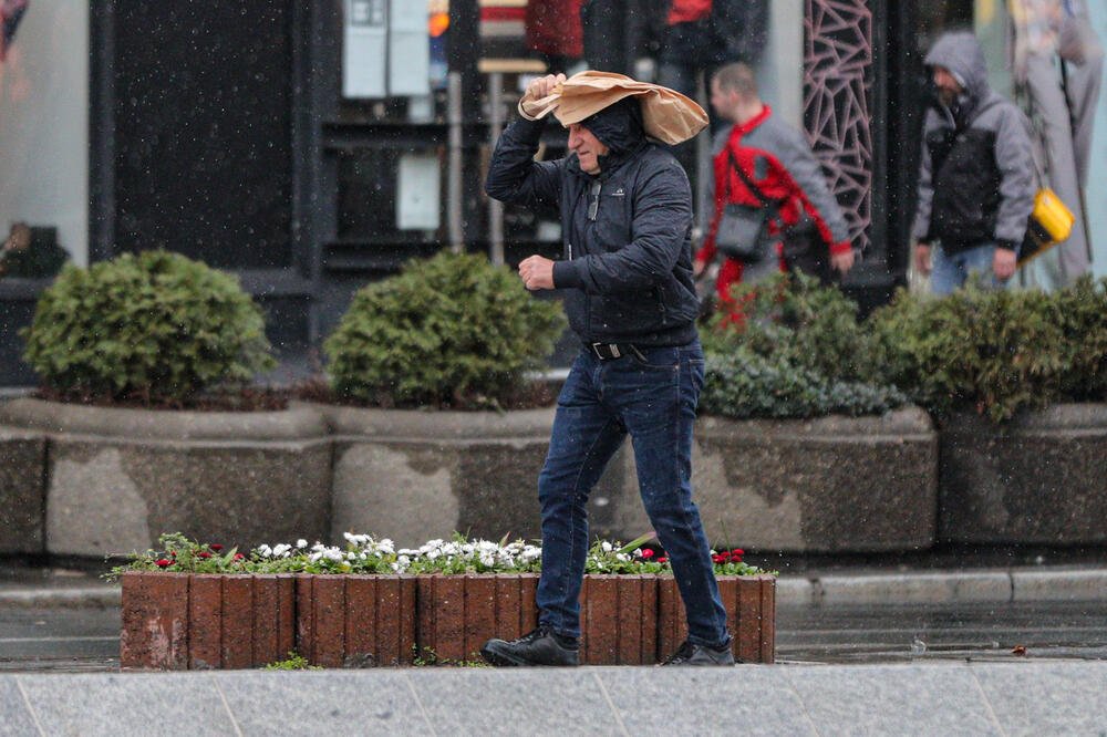 DANAS OBLAČNO I TMURNO, KIŠA ĆE DA PLJUŠTI CEO DAN: Ovde će VEJATI SNEG, a ni hladan VETAR nas neće zaobići!
