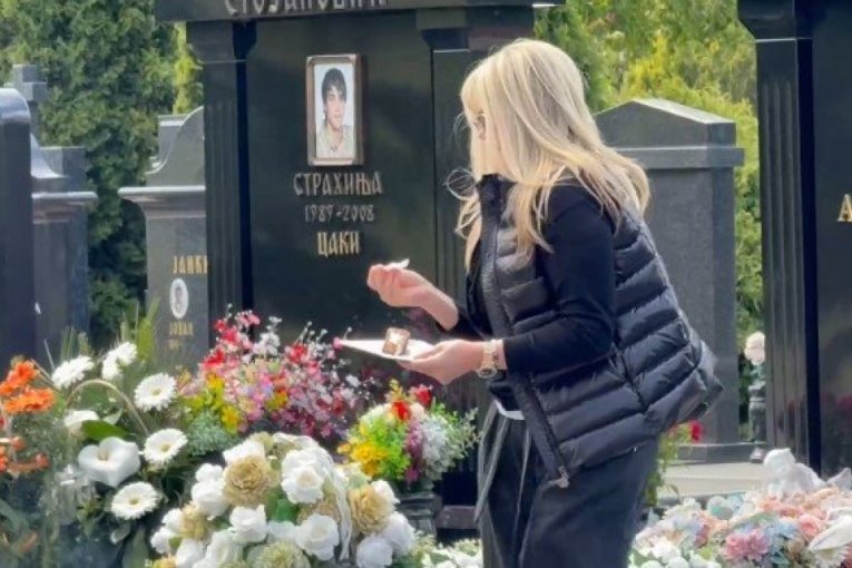 DANAS SE NIJE POJAVILA NA GROBLJU, A OVAKVU PORUKU ŠALJE! Aleksandra Popović OBJAVOM NA OČEV ROĐENDAN blokirala mreže!