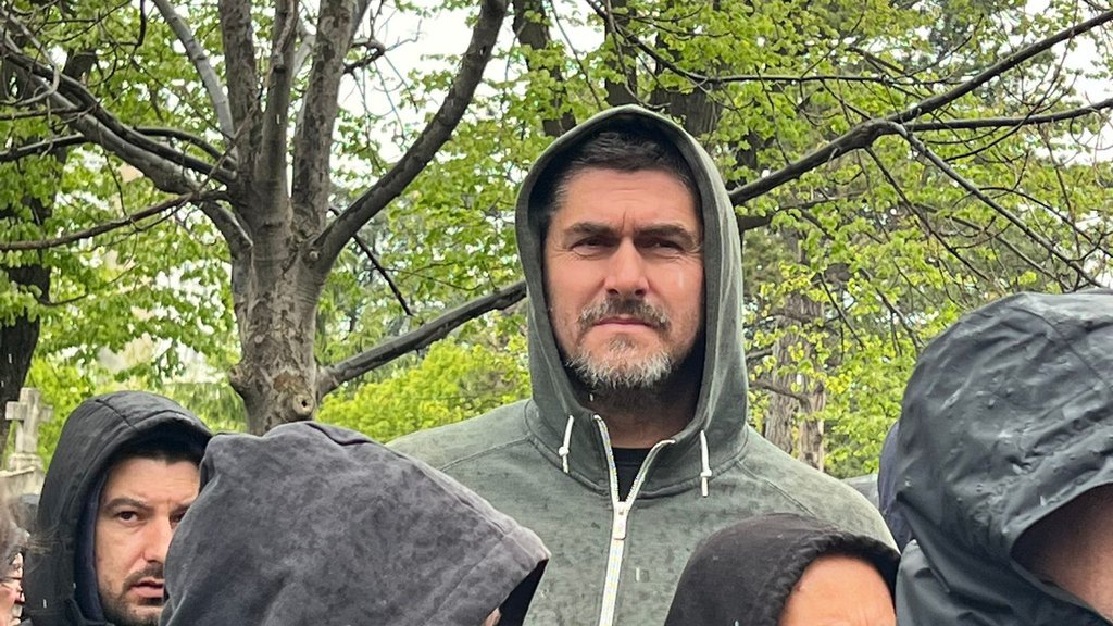 DARKO MILIČIĆ NA SAHRANI DUŠKA VUJOŠEVIĆA! Bivši NBA as stigao da oda poslednju počast legendarnom treneru! (FOTO)