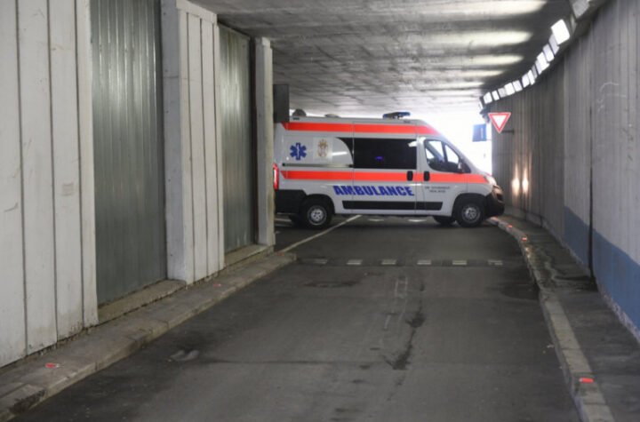 DEVOJKA PALA SA 20 METARA VISINE! Primljena na VMA u teškom stanju!