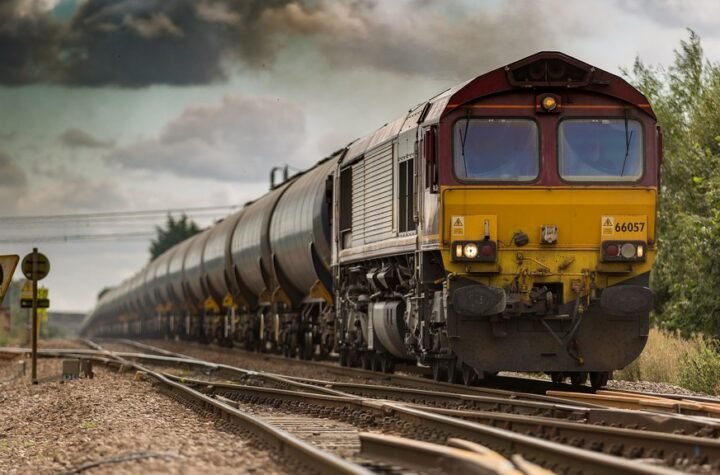 DRAMA U RUSIJI: Voz izleteo iz šina, ima povređenih