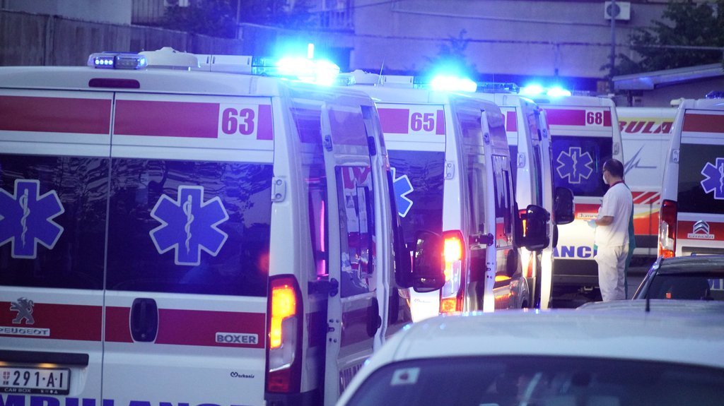 DVOJE POVREĐENO U DVE SAOBRAĆAJKE: Čak 23 intervencije na javnom mestu lekara beogradske Hitne pomoći