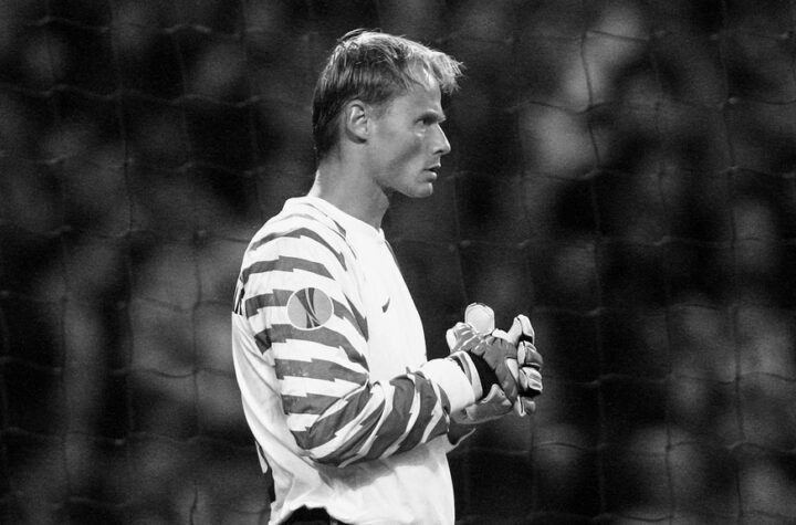 DŽIP POTPUNO ZGUŽVAN: Prve slike sa mesta nesreće u kojoj je POGINUO čuveni austrijski fudbaler (FOTO)