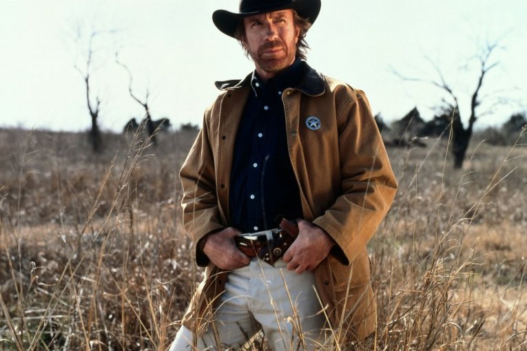 EVO KO ĆE NASLEDITI 70 MILIONA DOLARA LEGENDARNOG ČAKA NORISA! U testament uključena i ćerka za KOJU NIJE ZNAO!