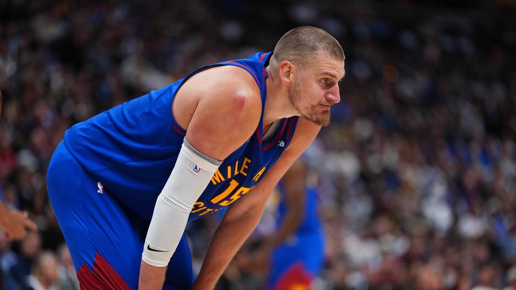 HAOS U NBA: Jokić 'poludeo' i napao igrača Minesote, opšta tuča na terenu i teške povrede zvezda!